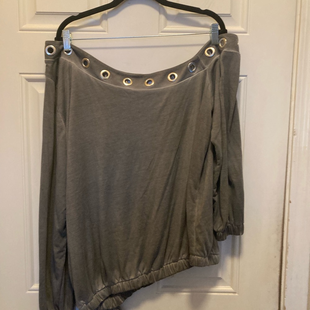 Venus Brand Off Shoulder Top, Size 1X. Silver metal detail around neck - Picture 2 of 4